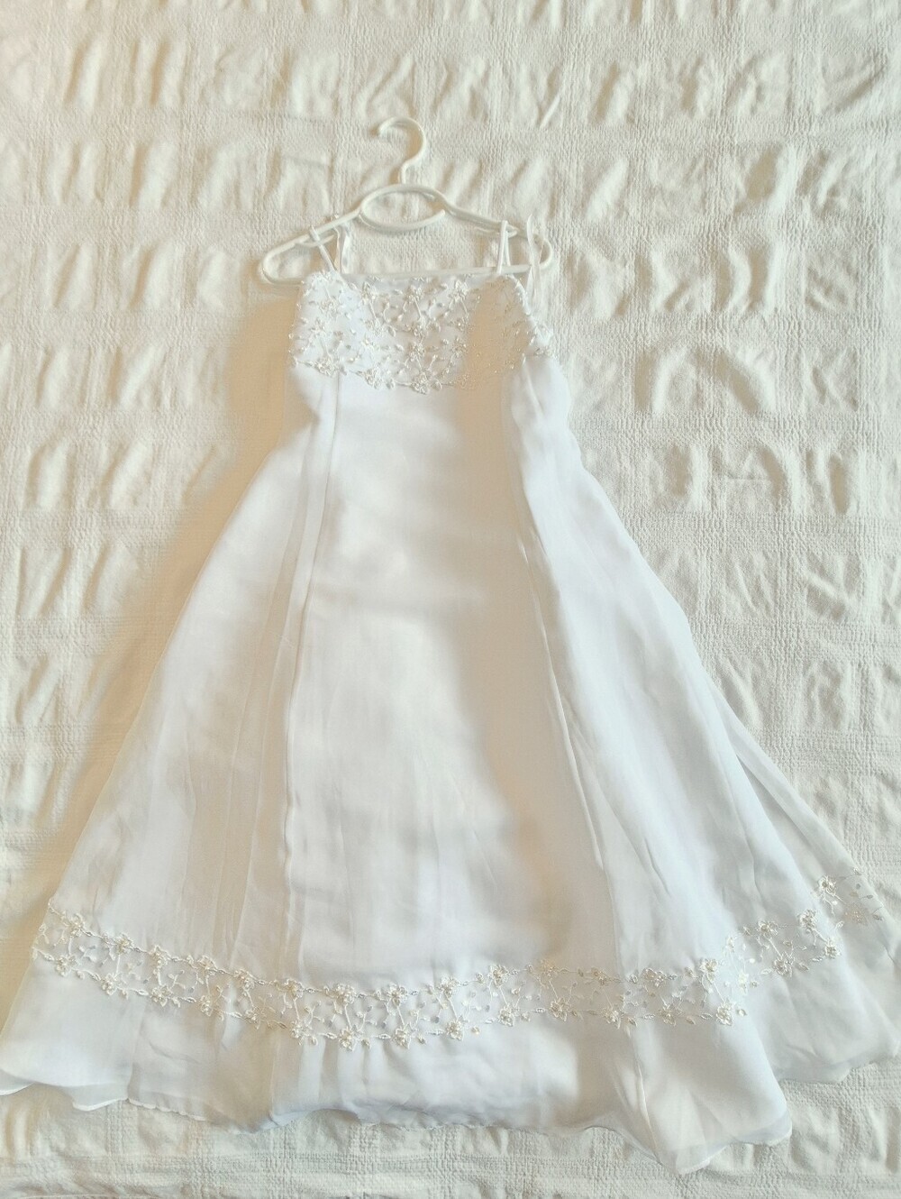 David's Bridal girls size 6 sleeveless flower girls dress needs cleaning GUC